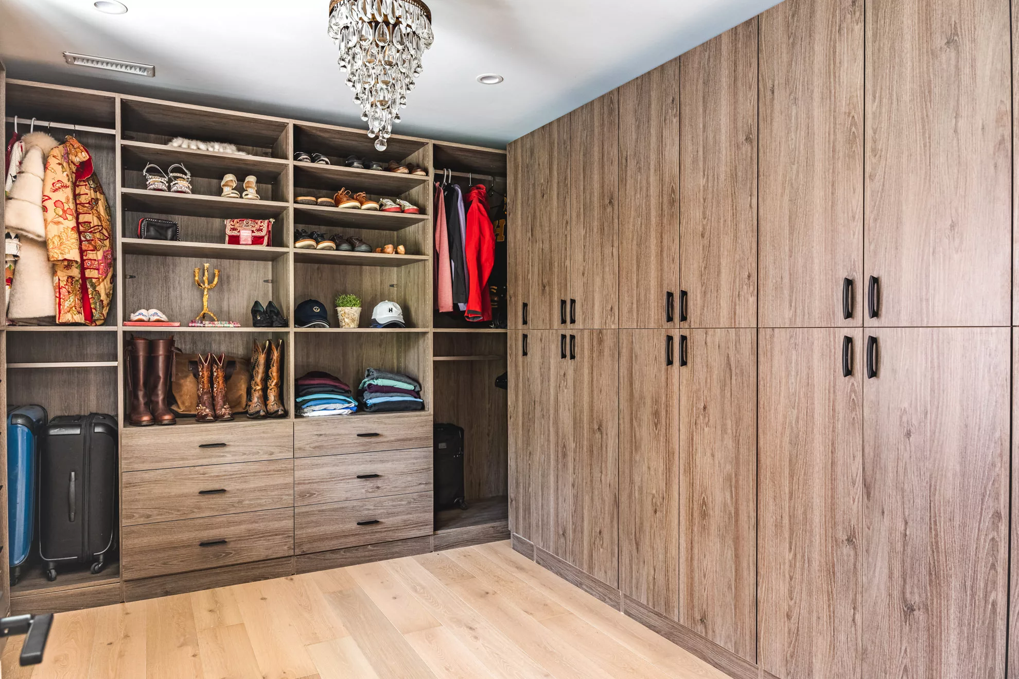 Bedroom Closet Design: From Chaos to Organized in the Right Way